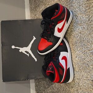 Jordan 1 mid
